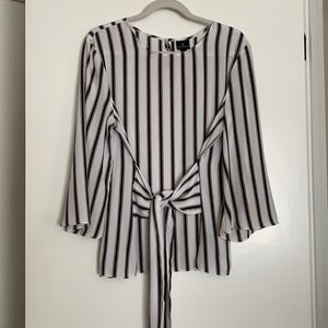 Beautiful blouse with toe front